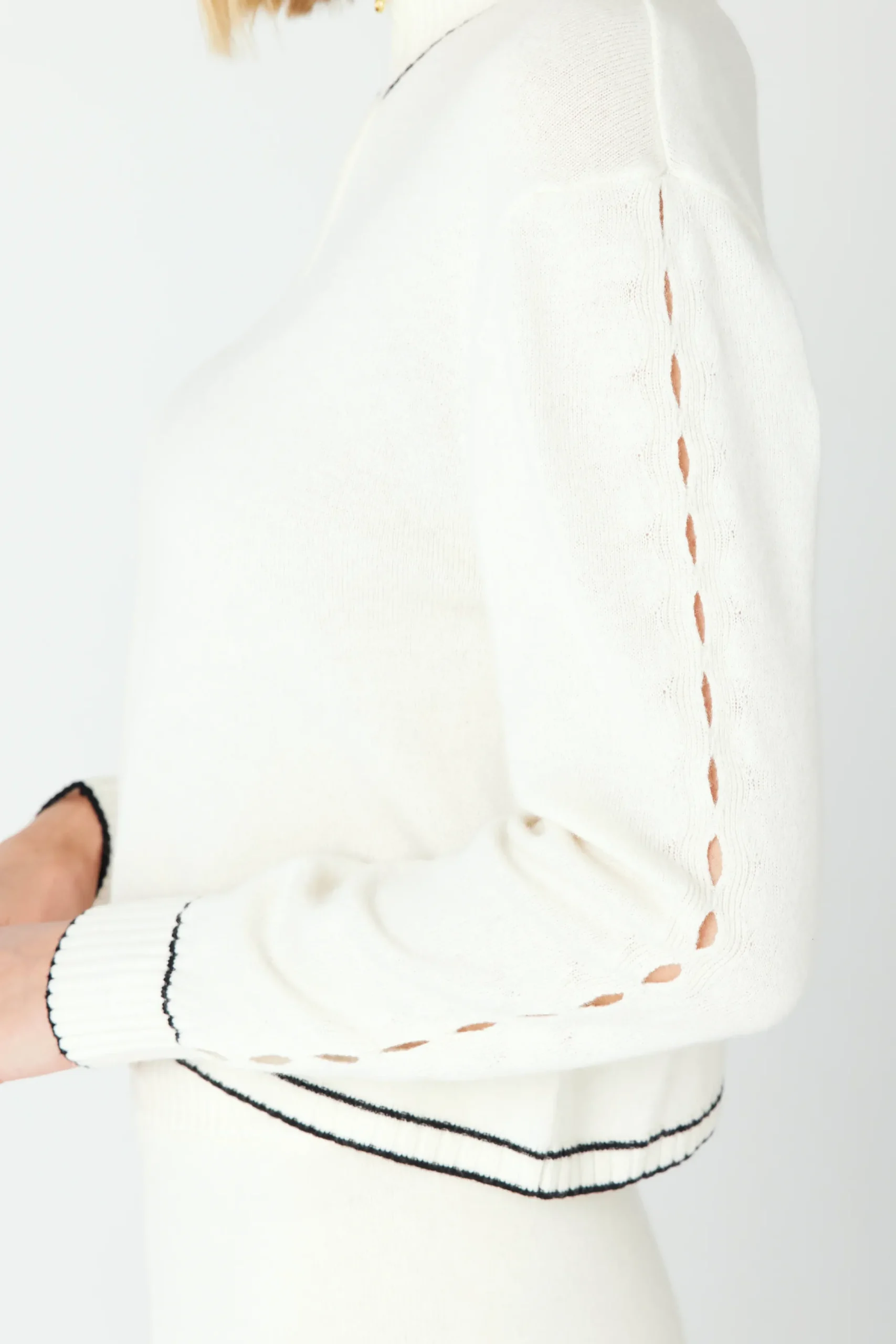 GIGI C June Sweater| Lounge